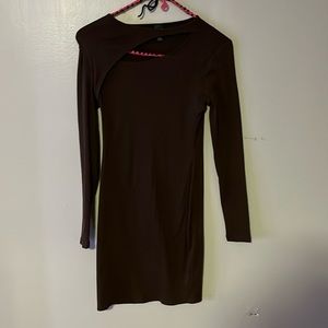 Dark brown slim dress with top slit